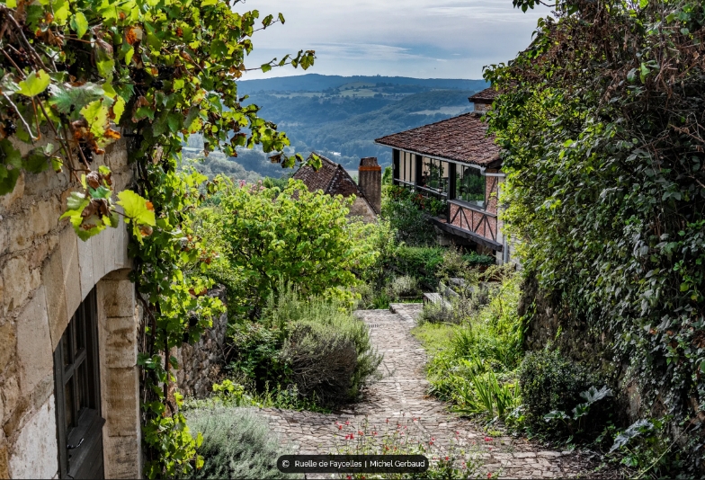 Het dorp Faycelles in de Lot, op 16 km van de camping