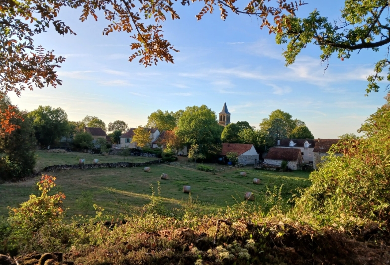 Uitzicht op de kerktoren van Reyrevignes in de Lot