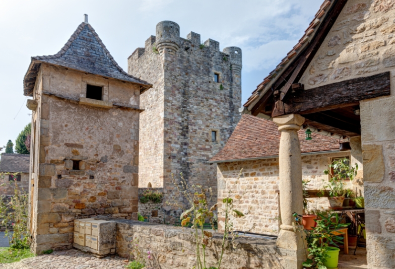 Capdenac-le-Haut op 20 km van Domaine Papillon, camping in de Lot