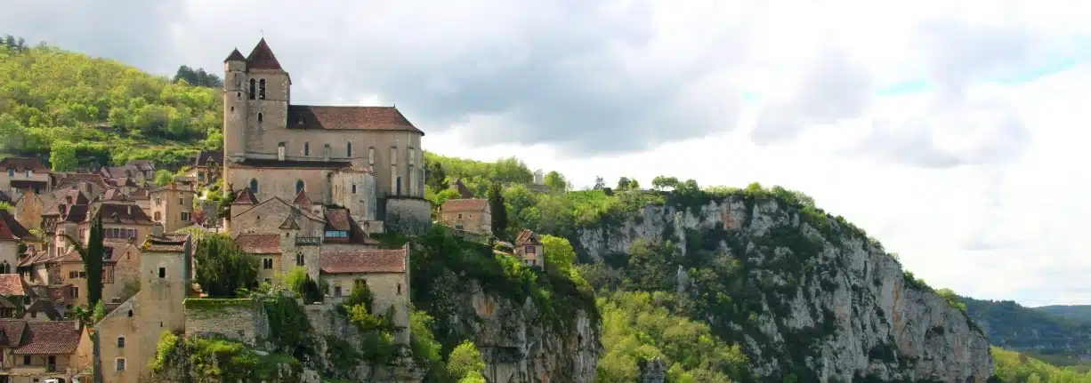 The surroundings of Domaine Papillon: the authentic charm of the Lot and Dordogne valleys